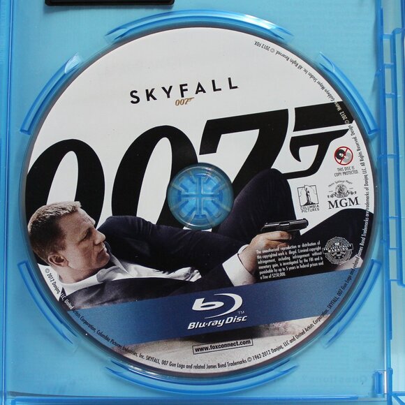 Skyfall 2 Disc Set - Disc 1) Blu-Ray Disc 2) DVD in Case With Outer Sleeve - Picture 4 of 6